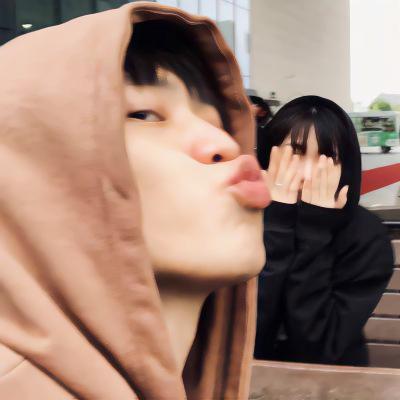双人情侣头像一人一半真人甜蜜图片