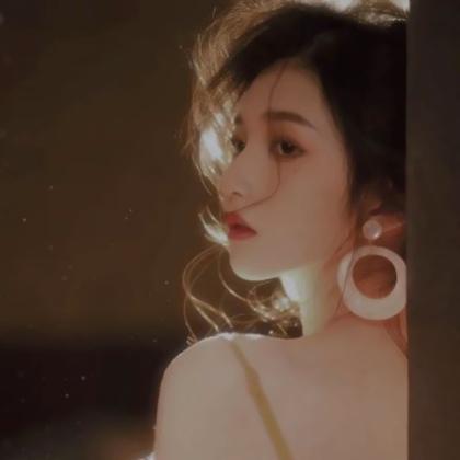 头像小众独特简约女生高清图片