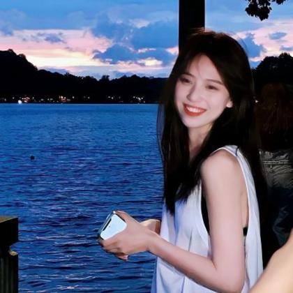 头像小众独特简约女生高清图片