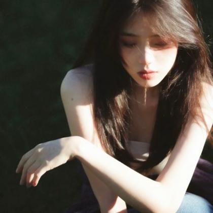 头像小众独特简约女生高清图片