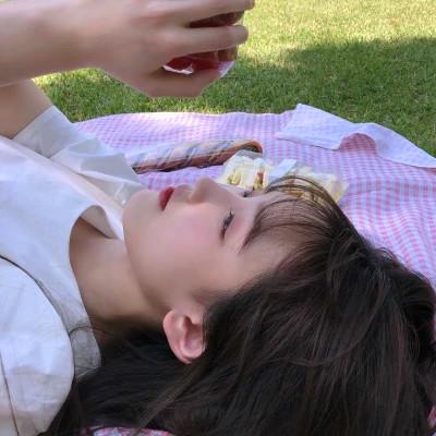 精选微信女生真人头像