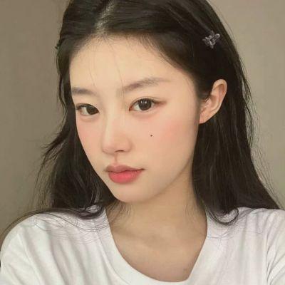 2023最火的露脸女生头像图片