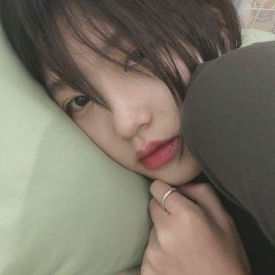 2023最火的露脸女生头像图片