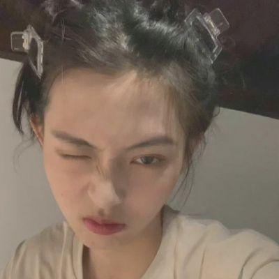 2023最火的露脸女生头像图片