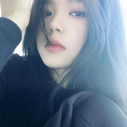 干净女生头像真人小众高清图片