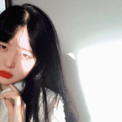 高级感十足的头像女生时尚图片