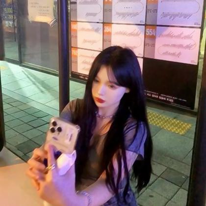 高级感十足的头像女生时尚图片