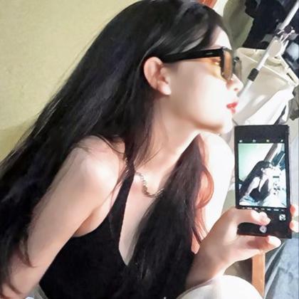 高级感十足的头像女生时尚图片