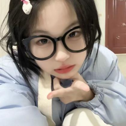 女生头像ins可爱真人图片 大部分戴眼镜