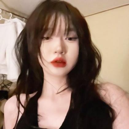 高级感十足的头像女生时尚图片