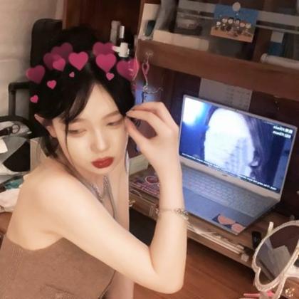 高级感十足的头像女生时尚图片