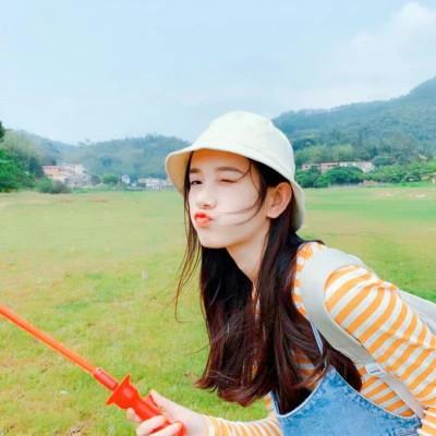 戴帽子的最新女头像图片