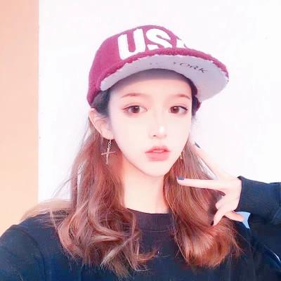 戴帽子的最新女头像图片