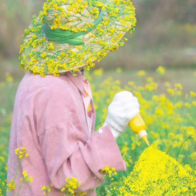 油菜花中潮流老太太微信头像图片大全