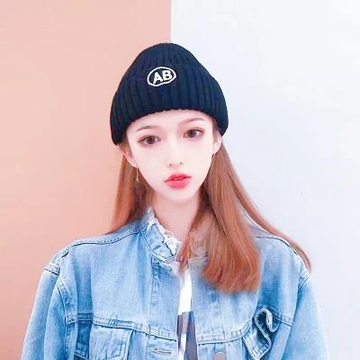 戴帽子的最新女头像图片