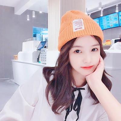 戴帽子的最新女头像图片