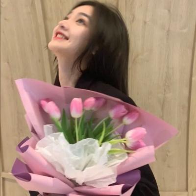 女生头像抱花温柔,高清清新好看的头像女生唯美温柔抱花图片