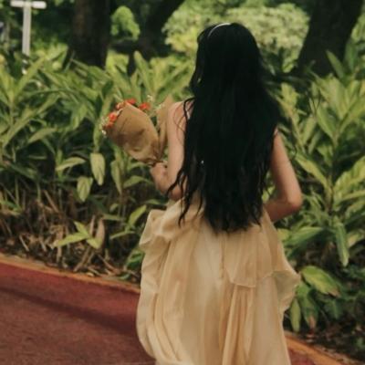 女生头像抱花温柔,高清清新好看的头像女生唯美温柔抱花图片