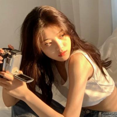 头像高级感女生真人笑容灿烂图片