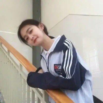 头像高级感女生真人笑容灿烂图片
