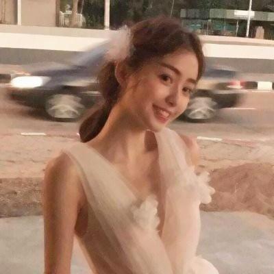 头像高级感女生真人笑容灿烂图片