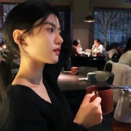 头像女生酷酷的照片可爱 高清好看酷酷的女生图片可爱头像