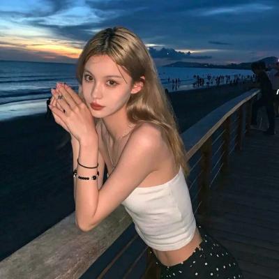 头像高级感女生真人笑容灿烂图片