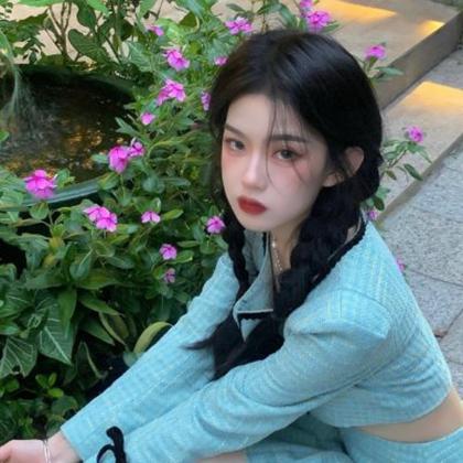 女生头像简约高级感穿搭图片