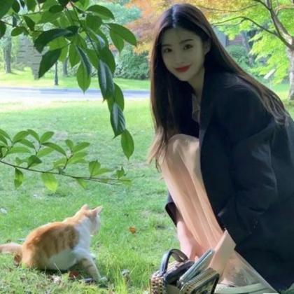 女生头像简约高级感穿搭图片