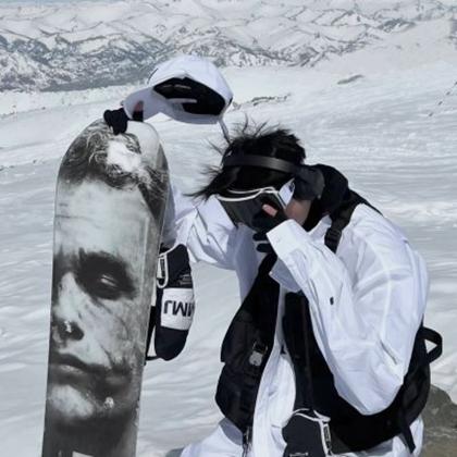 滑雪头像男,高清帅气的穿滑雪服男生头像图片