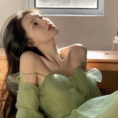 女生头像ins高级质感绿色真人图片