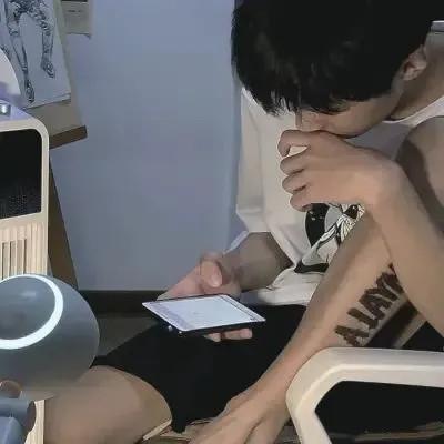 超级好看的男生侧脸头像图片