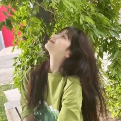 ins绿色系女生头像真人高清图片