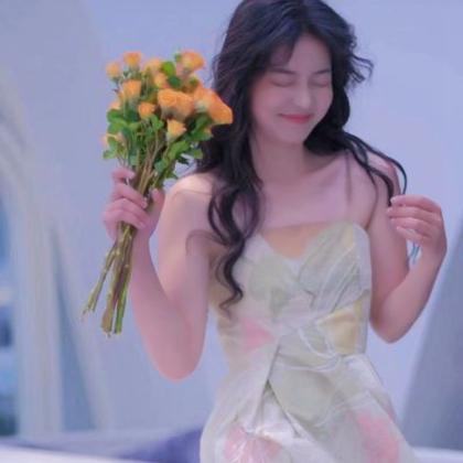 会发光的头像女生真人高清图片