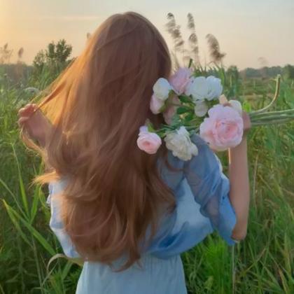 捧花温柔女生头像 高清超仙的捧花女孩图片唯美清新头像