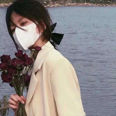 头像干净高级质感单人照女生