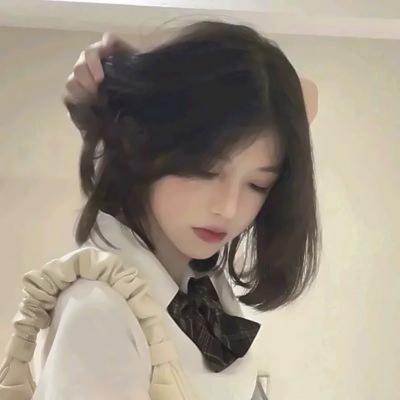 头像干净高级质感单人照女生