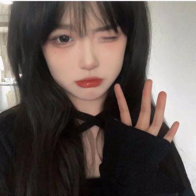 头像干净高级质感单人照女生