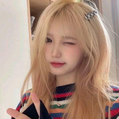 女生头像染黄色金色头发 高清好看的女生最好看的染头发头像图片