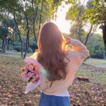捧花温柔女生头像 高清超仙的捧花女孩图片唯美清新头像