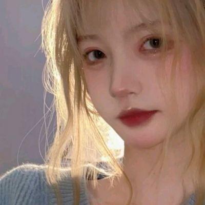 女生头像染黄色金色头发 高清好看的女生最好看的染头发头像图片