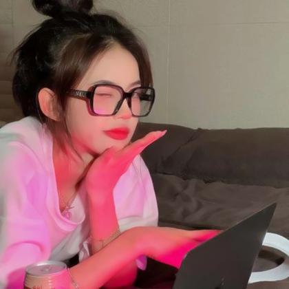 微信头像高级真人小众女 高清好看的时尚女头真人小众高级图片