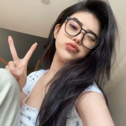微信头像高级真人小众女 高清好看的时尚女头真人小众高级图片