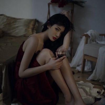 女生情绪低落头像图片大全,高清暗色的伤感意境头像女