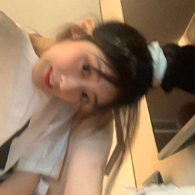 头像背景一套女生,高清好看的头像和背景图一套女生