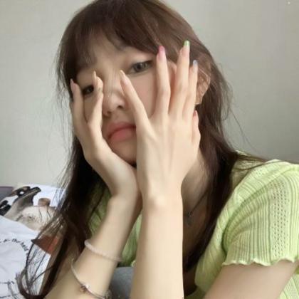 高冷氛围感头像女,高清好看的氛围感女头像酷酷的图片