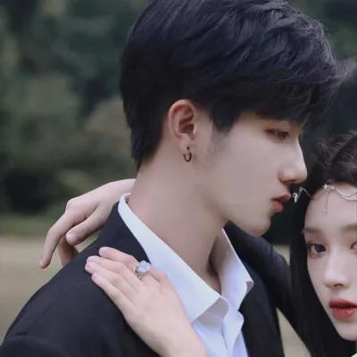 最新的微信情侣头像 - 恋爱头像也能这么有创意
