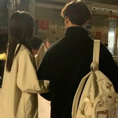 最新的微信情侣头像 - 恋爱头像也能这么有创意