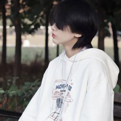 头像高级小众侧脸男生真人高清图片