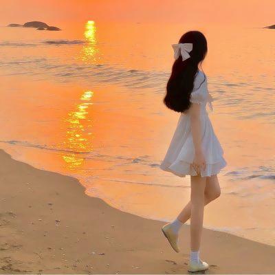 夕阳海边女神背影头像 高清唯美好看的大海边夕阳背影头像女生图片